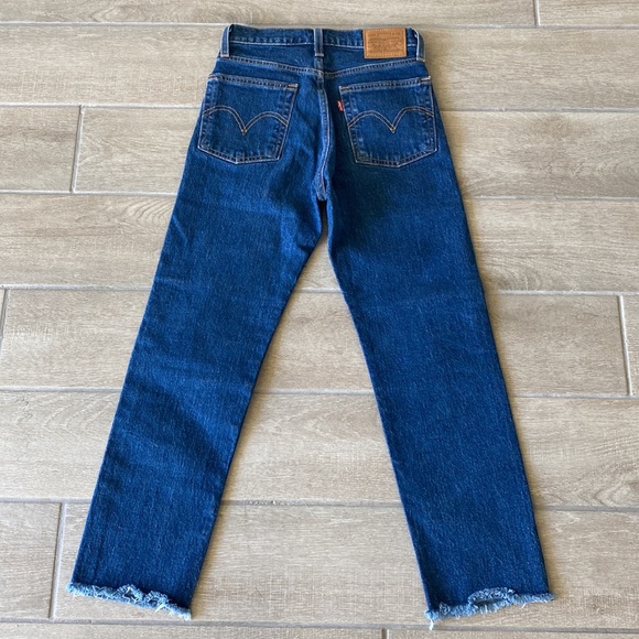 Levi’s Premium Dark Wash Denim Wedgie Straight Jeans Size: 24 - Picture 4 of 7